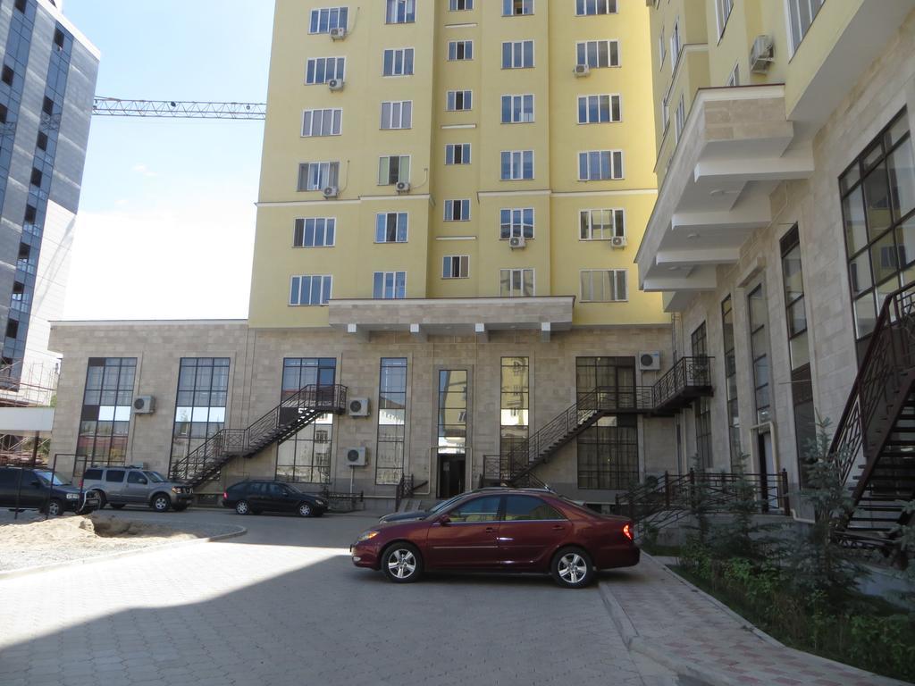 Maximus Apartament Bisjkek Eksteriør billede